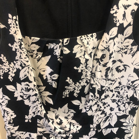 White House Black Market dress, size 2. - Picture 4 of 5